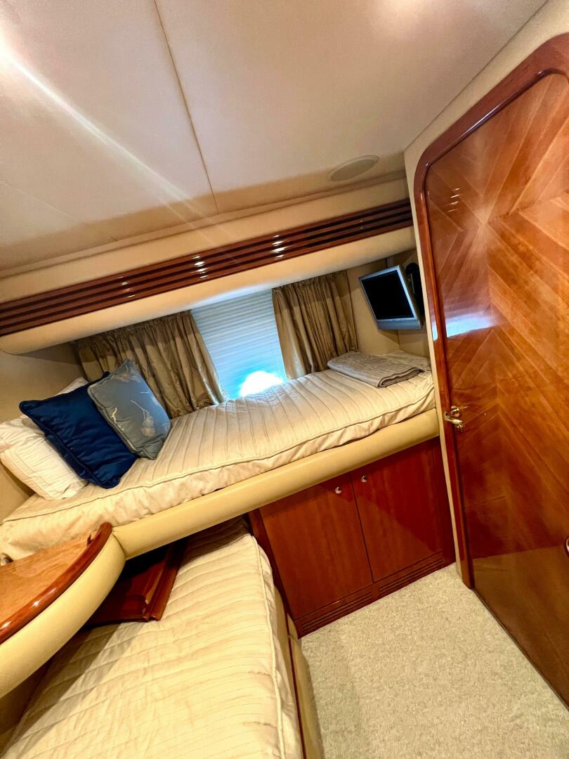 Slide: The Image of Azimut 68 Plus 2002 - 4813190