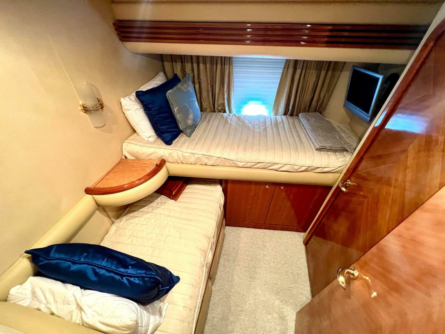 Slide: The Image of Azimut 68 Plus 2002 - 4813191