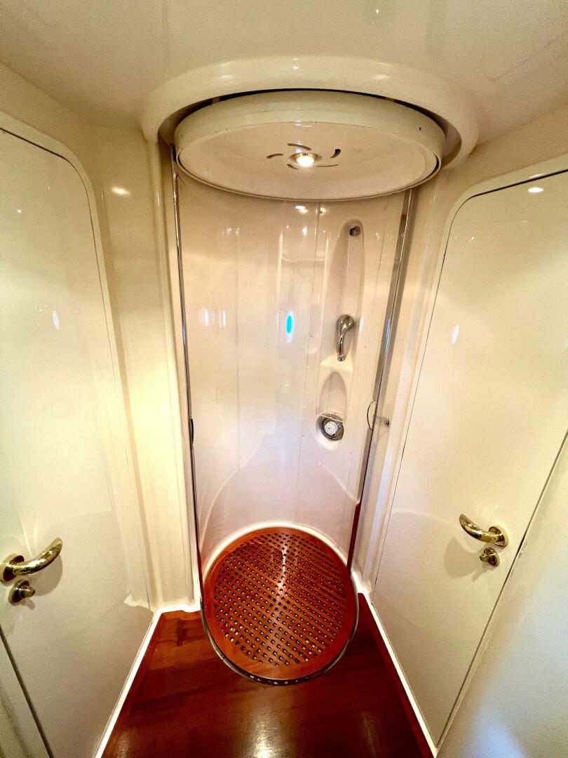 Slide: The Image of Azimut 68 Plus 2002 - 4813193