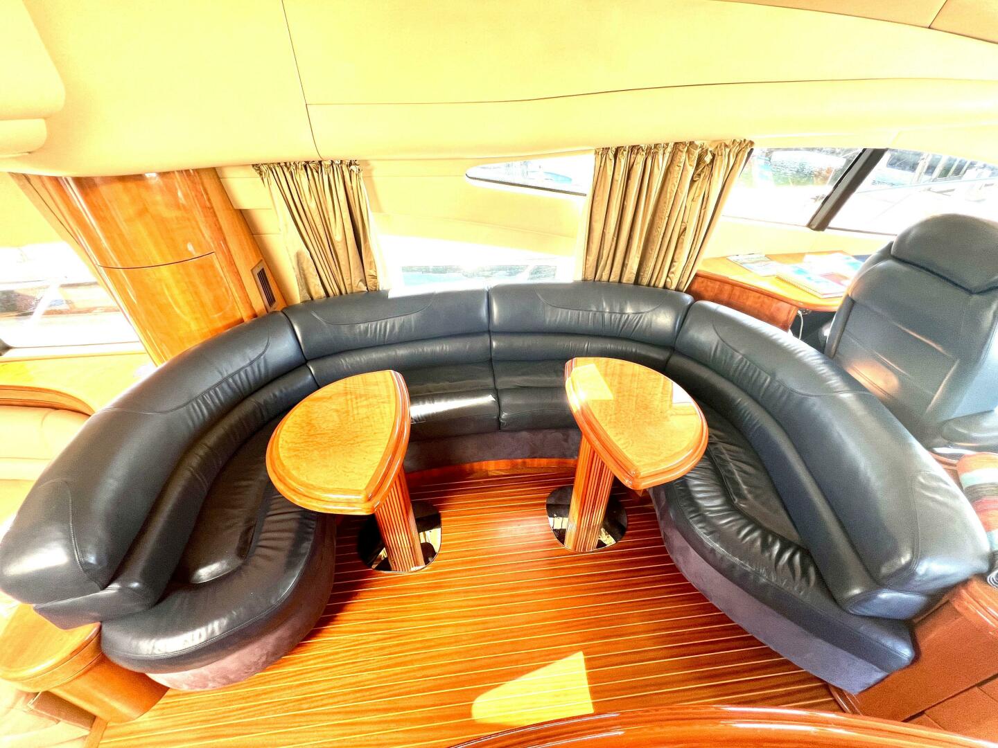 Slide: The Image of Azimut 68 Plus 2002 - 4813153