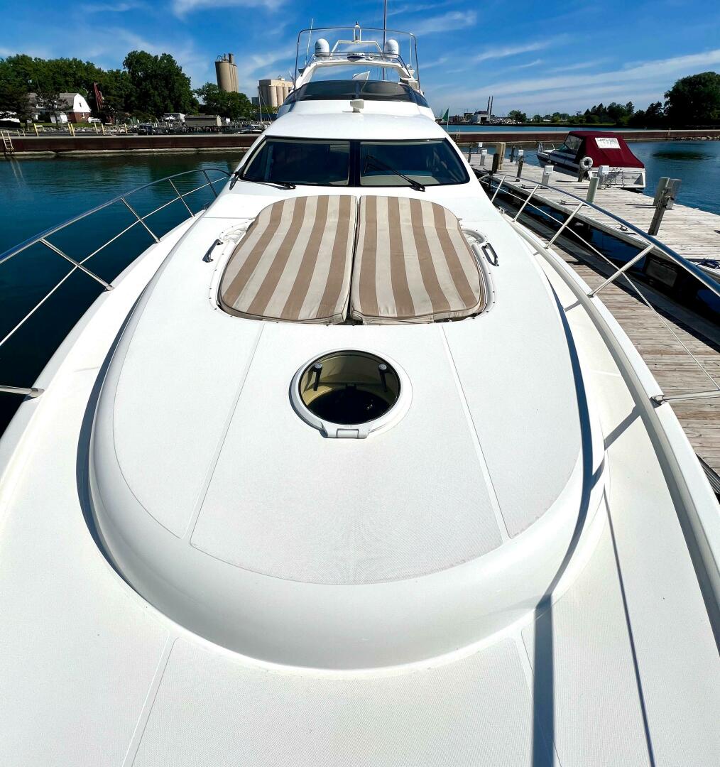 Slide: The Image of Azimut 68 Plus 2002 - 4813198