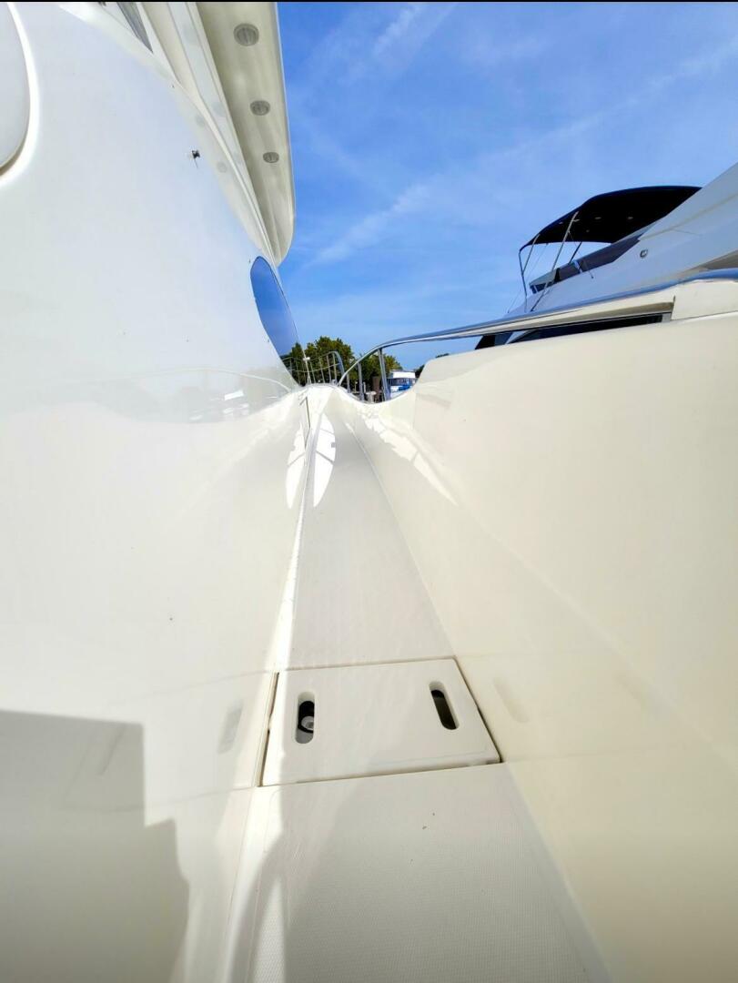 Slide: The Image of Azimut 68 Plus 2002 - 4813201