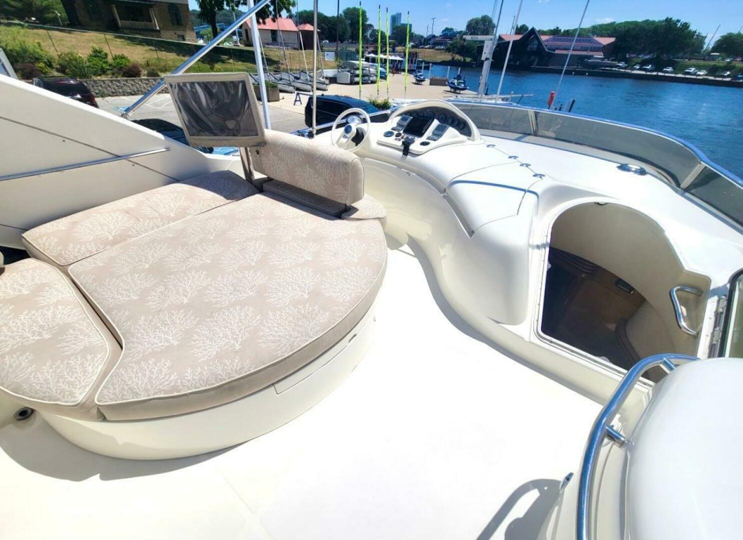 Slide: The Image of Azimut 68 Plus 2002 - 4813204
