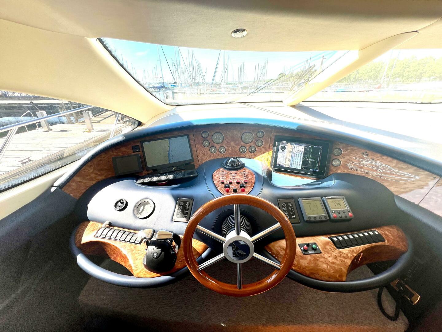 Slide: The Image of Azimut 68 Plus 2002 - 4813154
