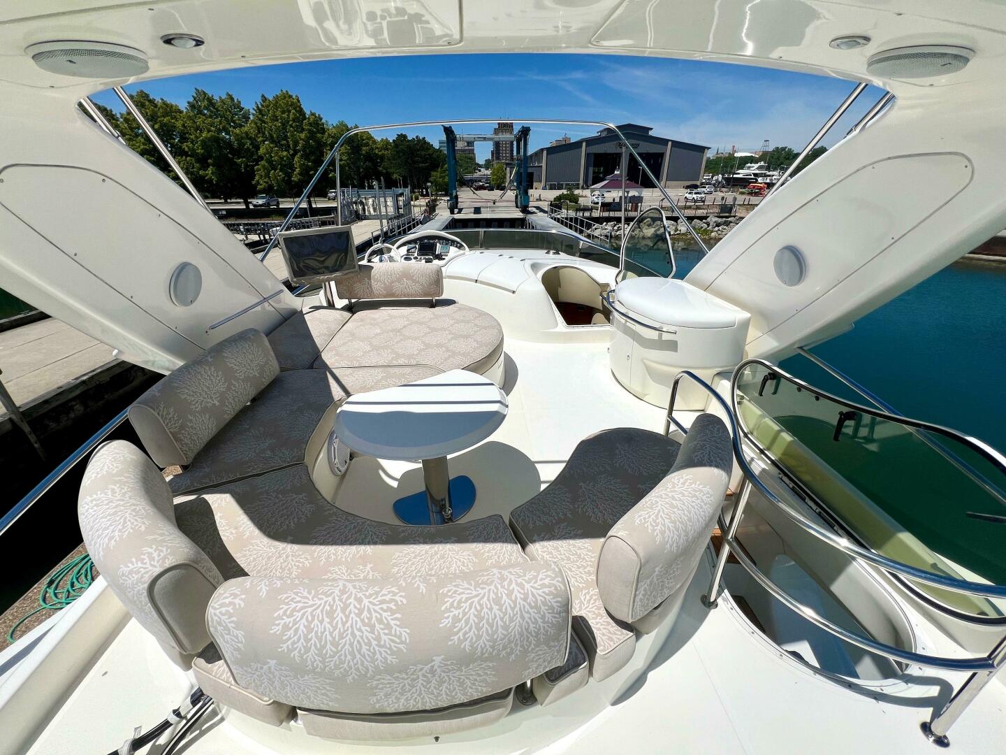 Slide: The Image of Azimut 68 Plus 2002 - 4813218