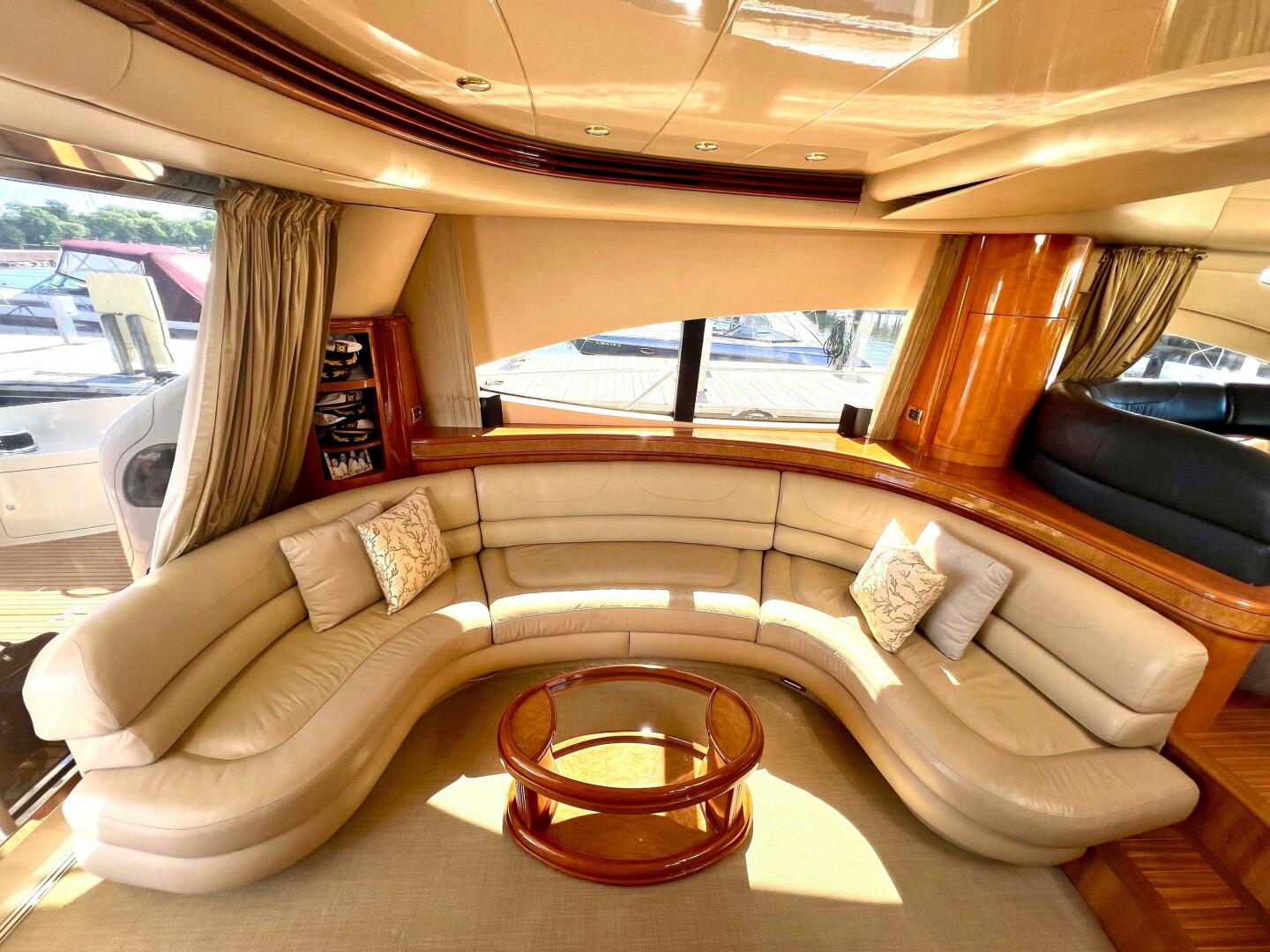 Slide: The Image of Azimut 68 Plus 2002 - 4813156