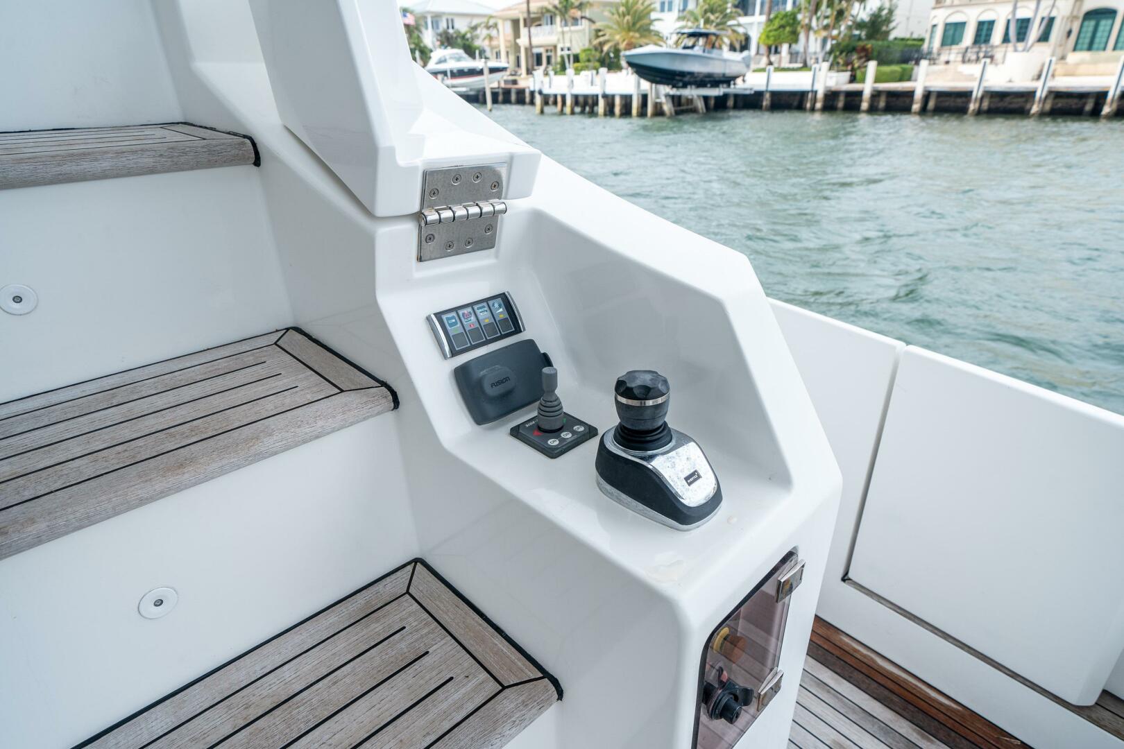 Slide: The Image of Azimut 72 Fly 2016 - 5133169
