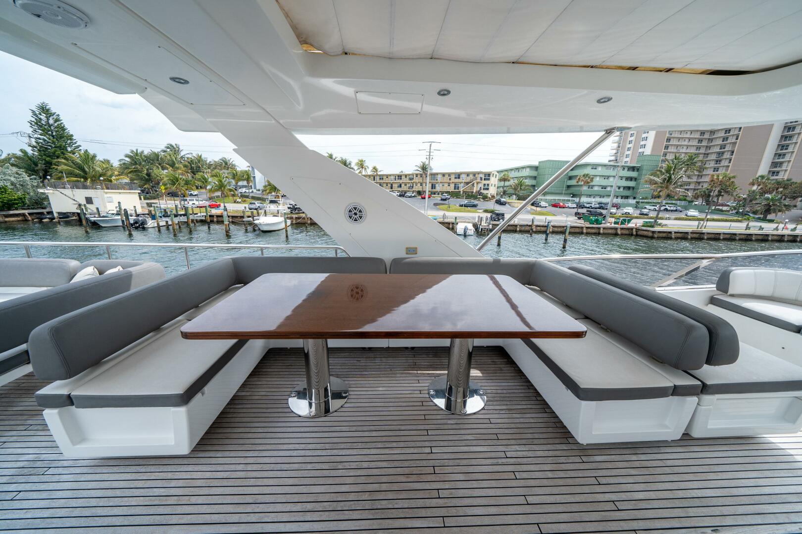 Slide: The Image of Azimut 72 Fly 2016 - 5133180