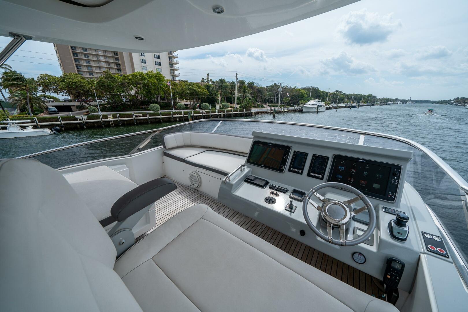 Slide: The Image of Azimut 72 Fly 2016 - 5133185