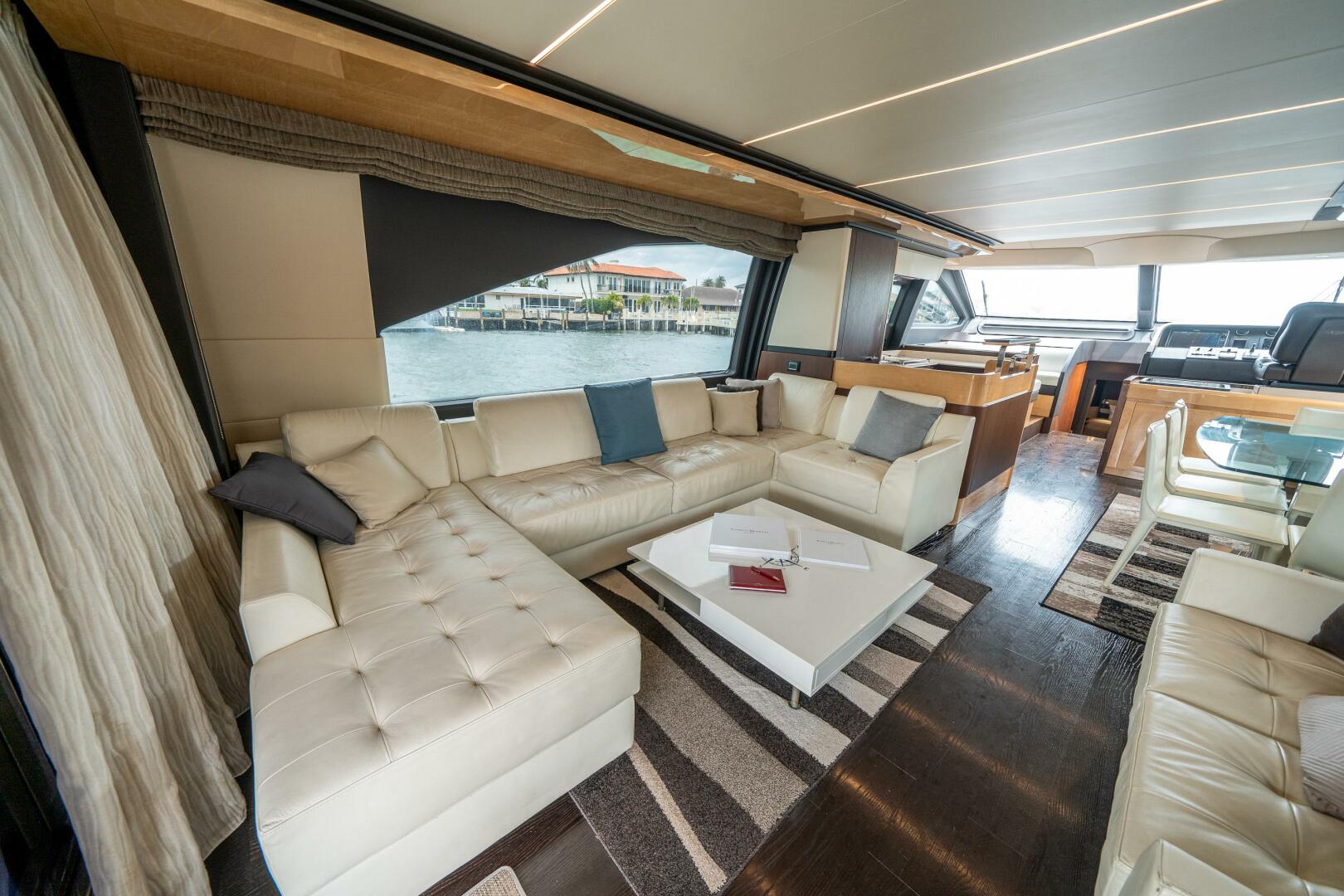 Slide: The Image of Azimut 72 Fly 2016 - 5133189