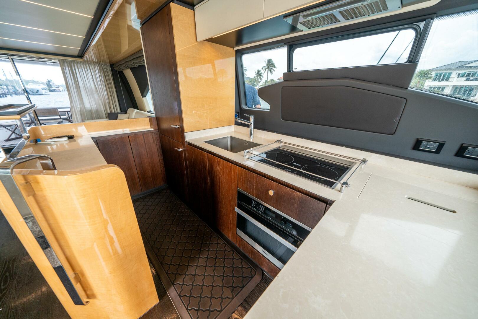 Slide: The Image of Azimut 72 Fly 2016 - 5133195
