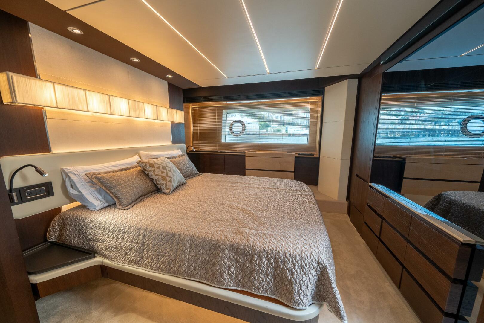 Slide: The Image of Azimut 72 Fly 2016 - 5133203