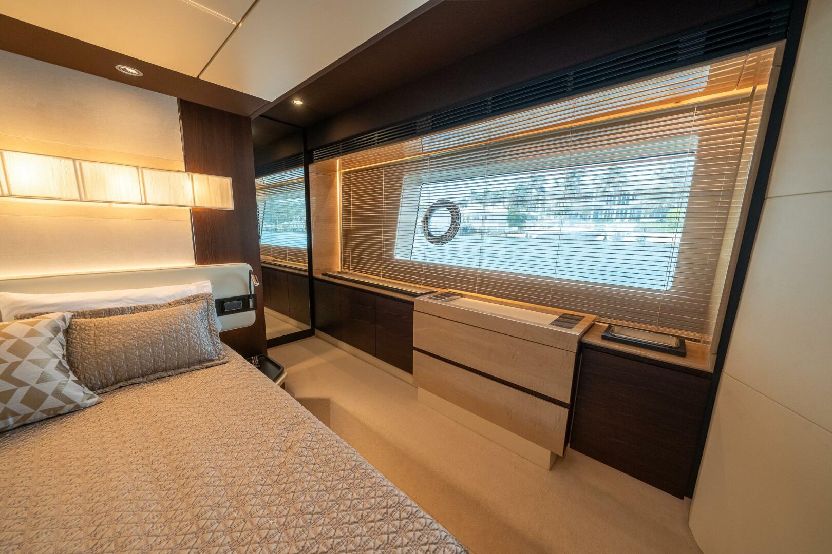 Slide: The Image of Azimut 72 Fly 2016 - 5133204