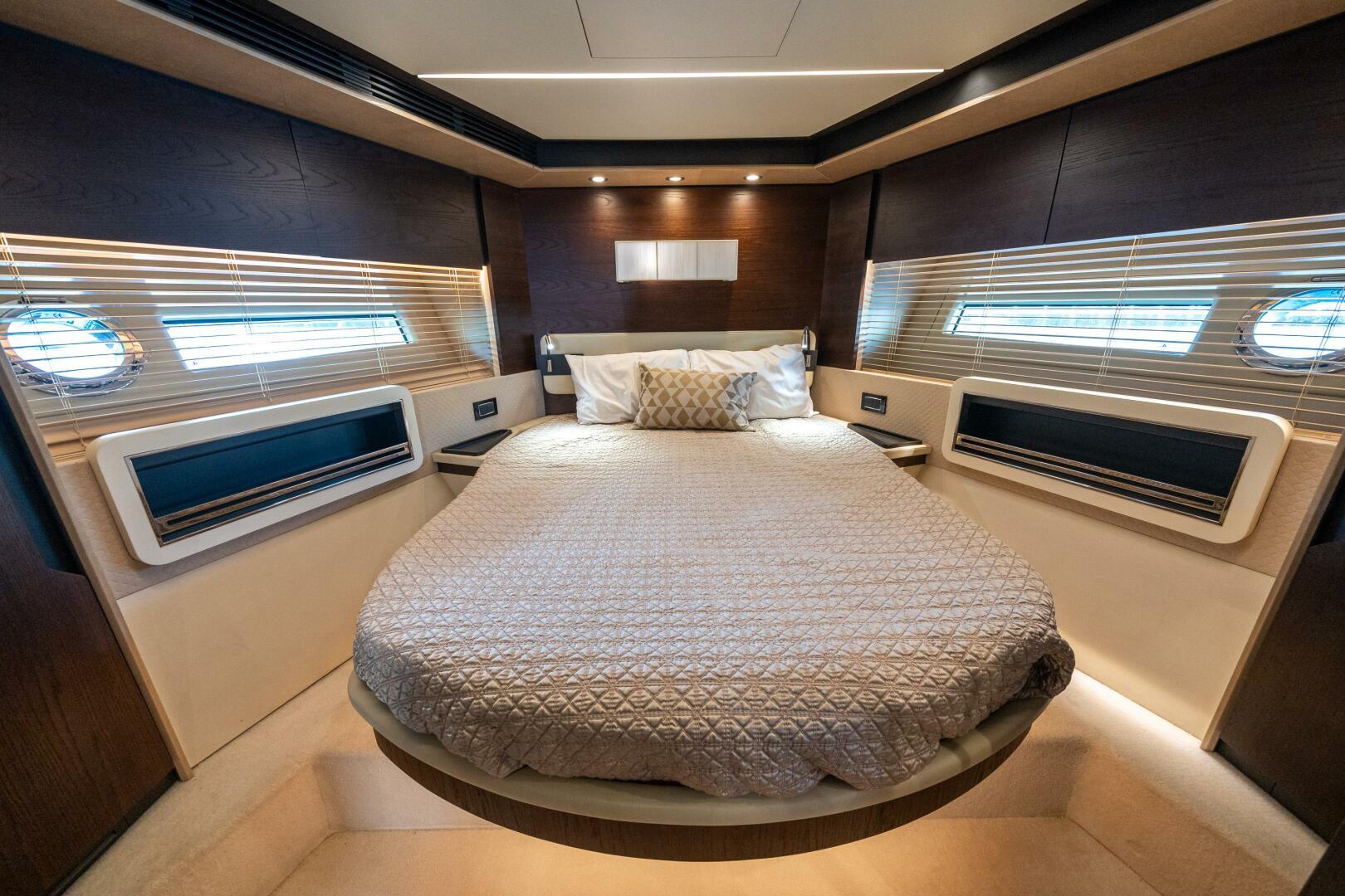 Slide: The Image of Azimut 72 Fly 2016 - 5133209