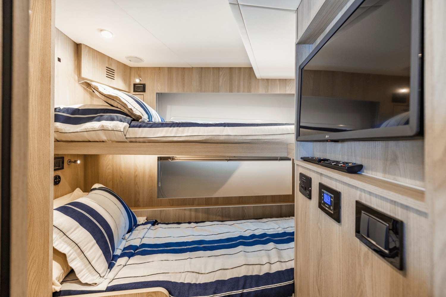 Slide: The Image of Azimut 78 FLY 2023 - 116