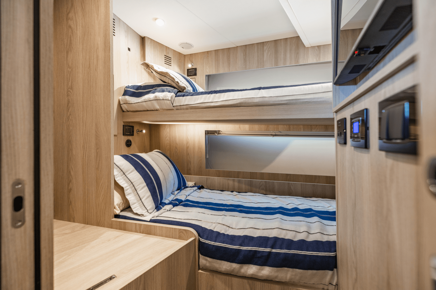 Slide: The Image of Azimut 78 FLY 2023 - 117