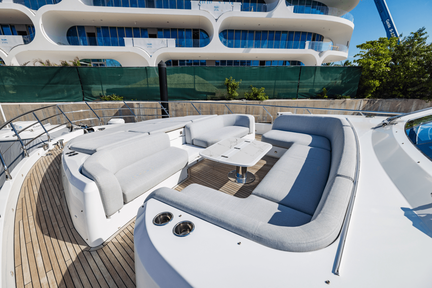 Slide: The Image of Azimut 78 FLY 2023 - 18