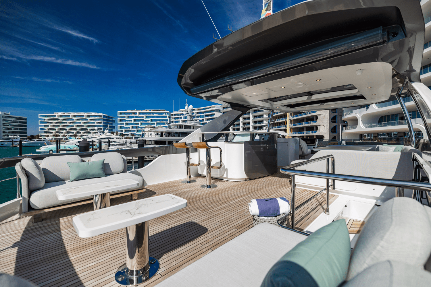 Slide: The Image of Azimut 78 FLY 2023 - 19
