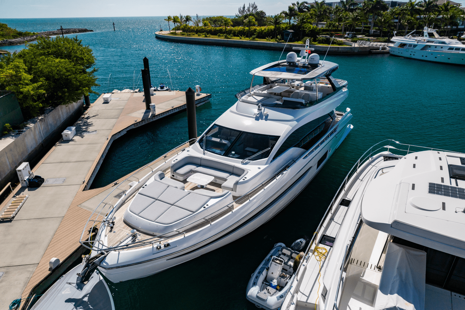 Slide: The Image of Azimut 78 FLY 2023 - 2