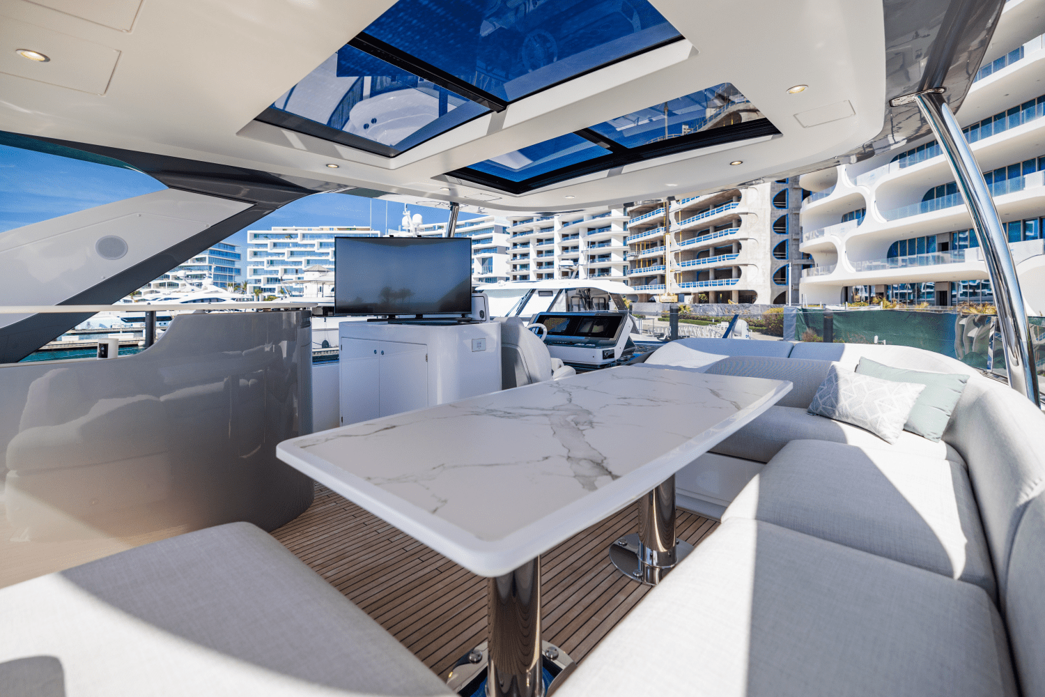 Slide: The Image of Azimut 78 FLY 2023 - 30