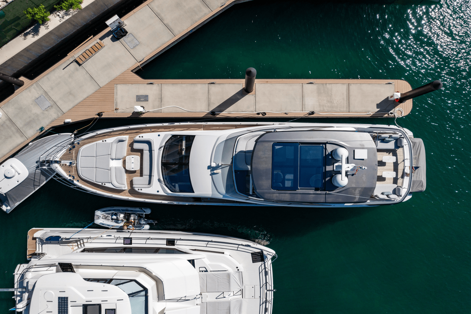 Slide: The Image of Azimut 78 FLY 2023 - 4