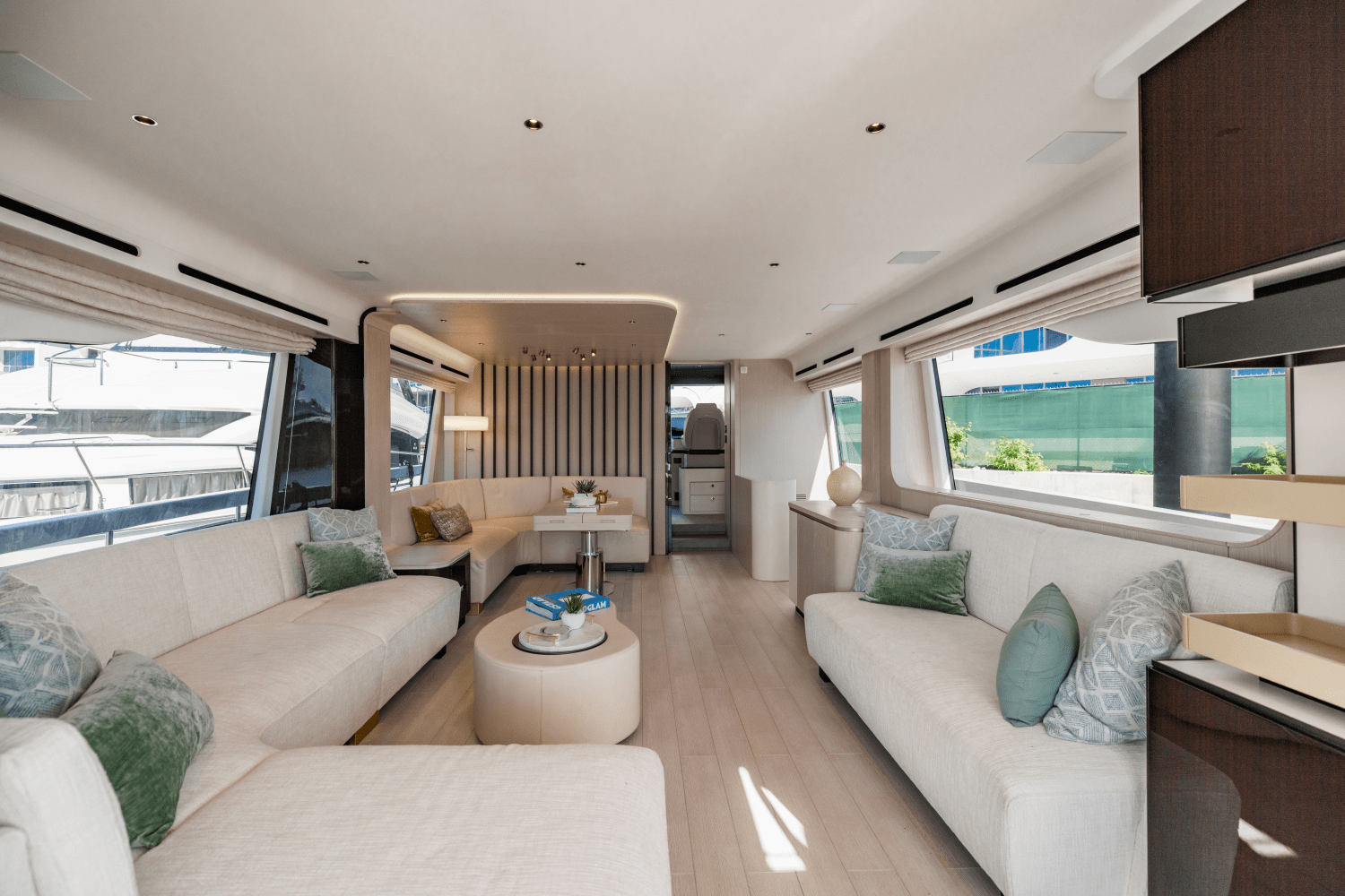 Slide: The Image of Azimut 78 FLY 2023 - 60