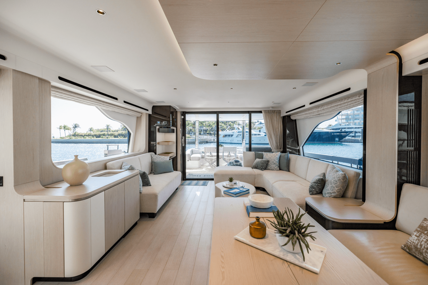 Slide: The Image of Azimut 78 FLY 2023 - 61
