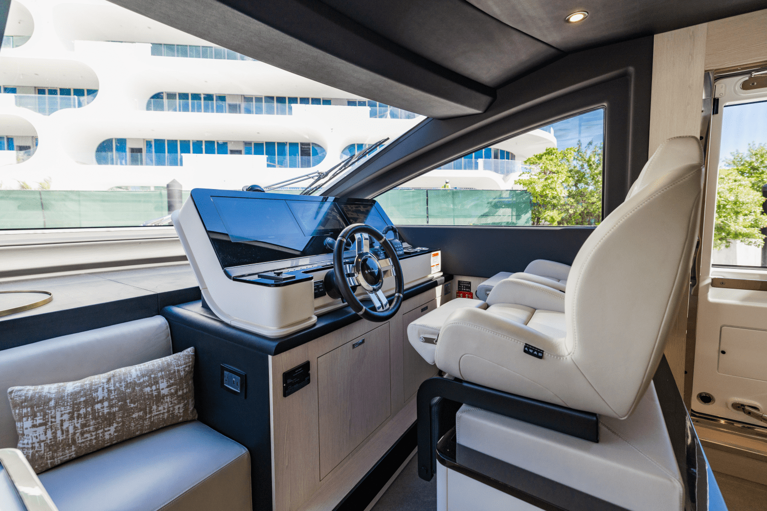 Slide: The Image of Azimut 78 FLY 2023 - 68