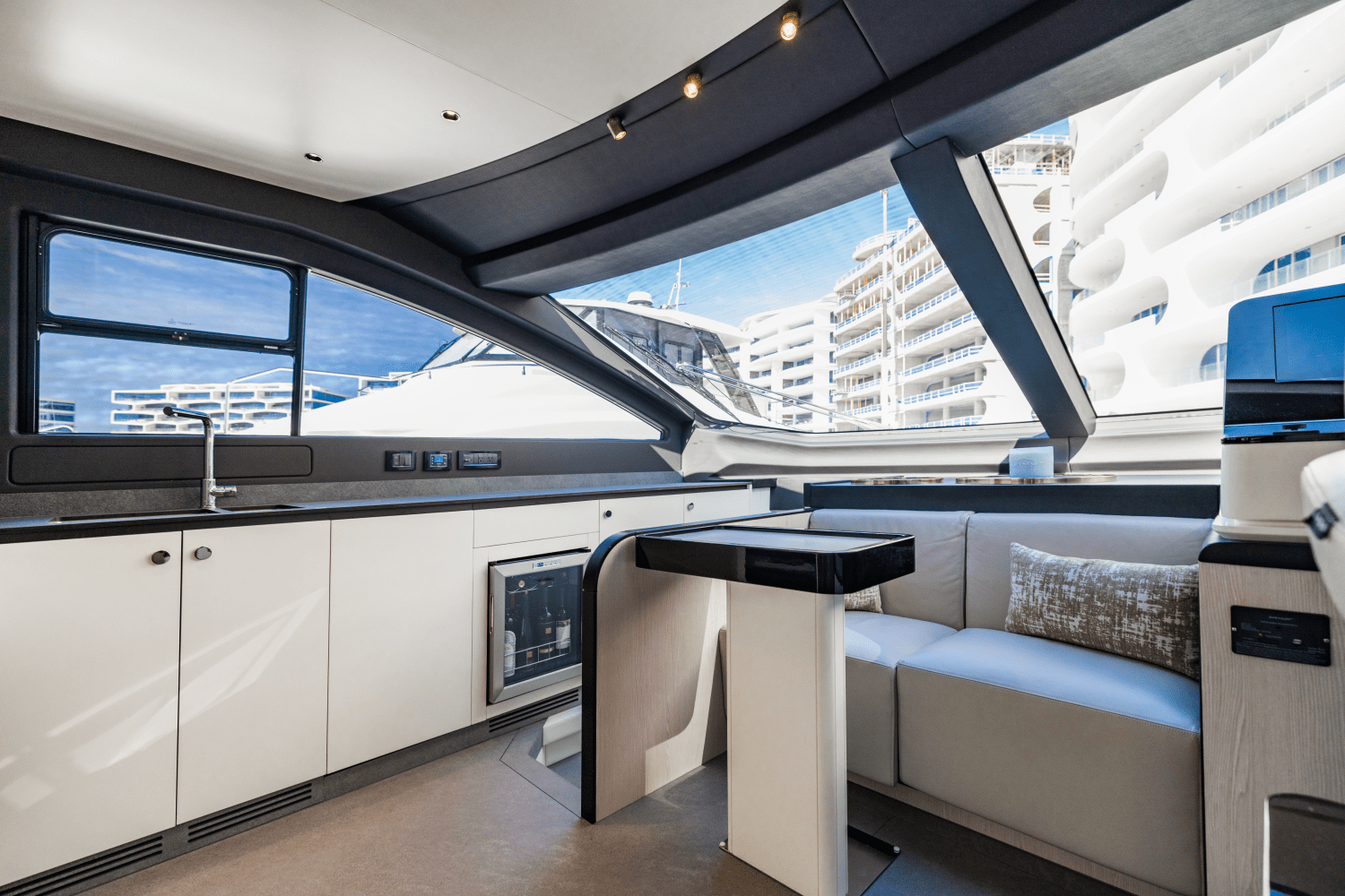 Slide: The Image of Azimut 78 FLY 2023 - 72