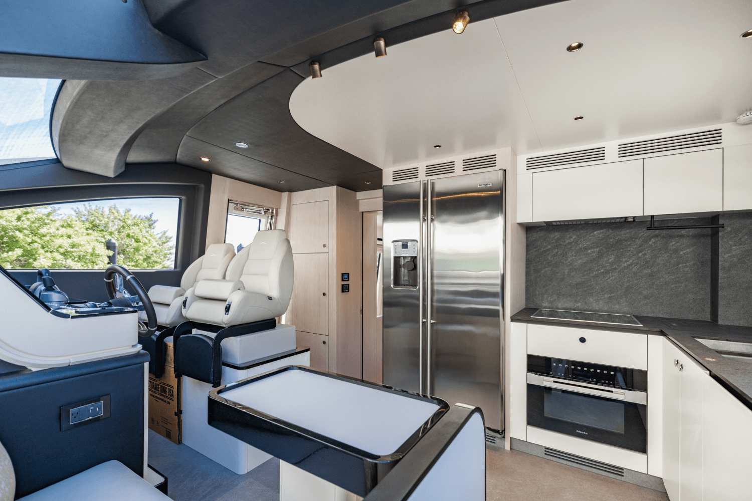 Slide: The Image of Azimut 78 FLY 2023 - 74