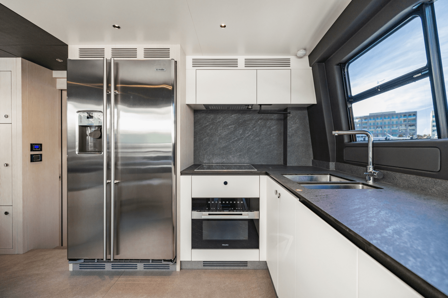Slide: The Image of Azimut 78 FLY 2023 - 76