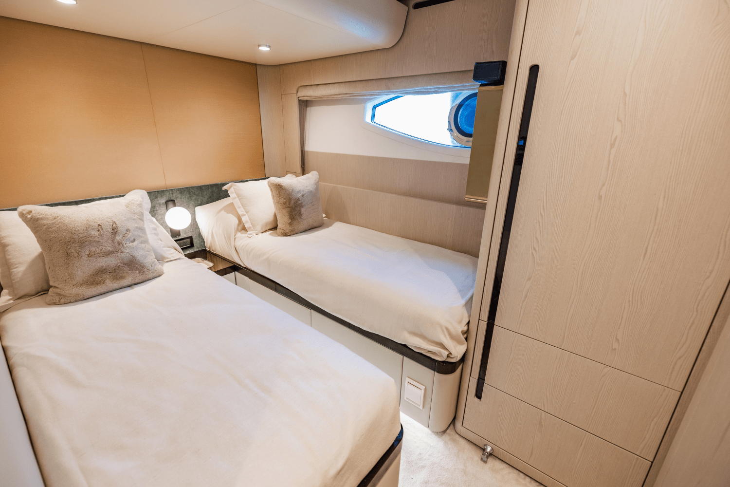 Slide: The Image of Azimut 78 FLY 2023 - 82