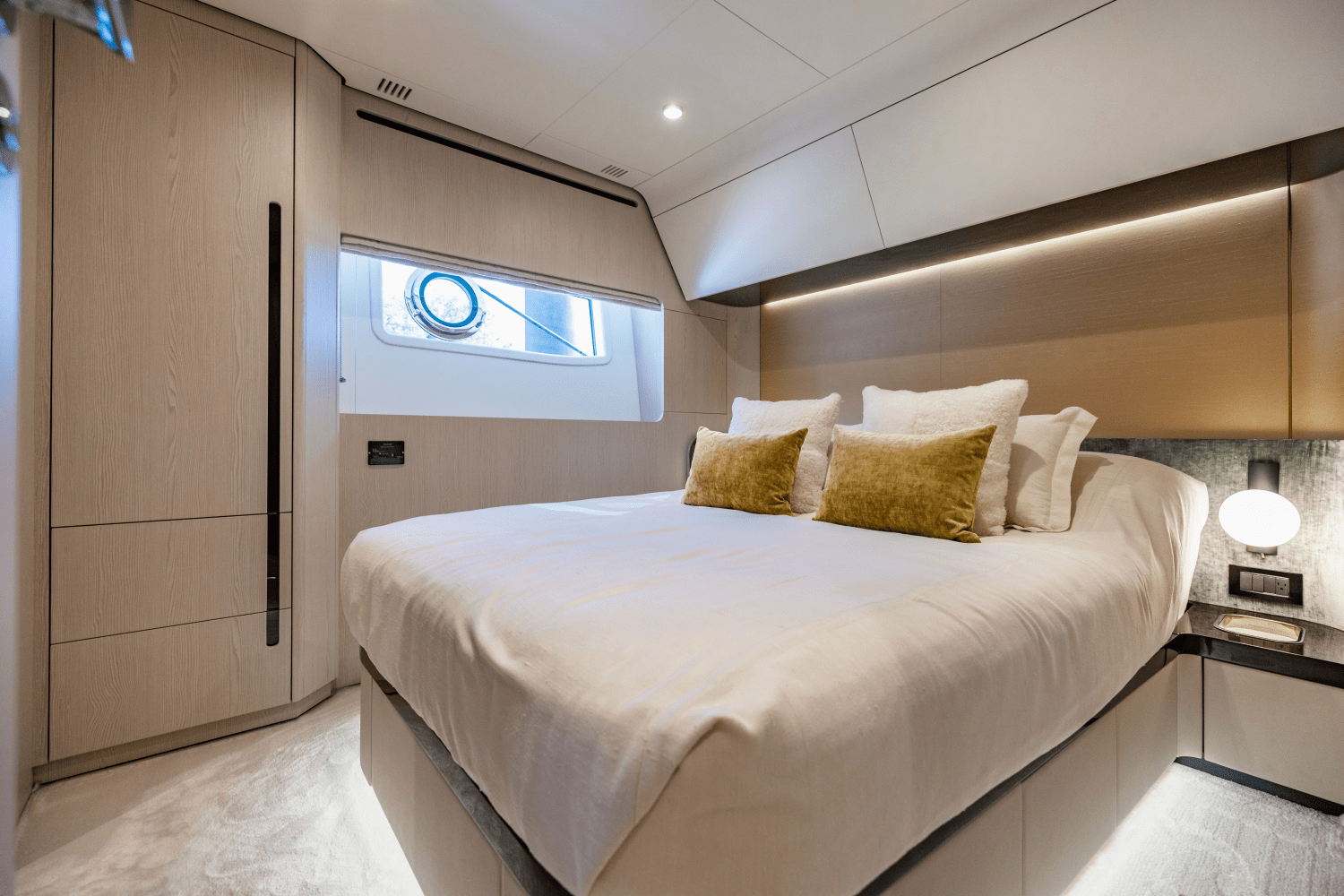 Slide: The Image of Azimut 78 FLY 2023 - 86