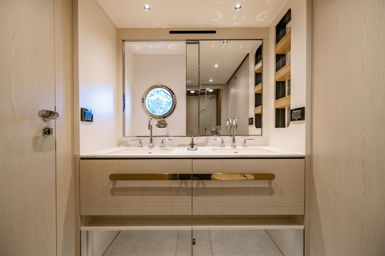 Slide: The Image of Azimut 78 FLY 2023 - 97