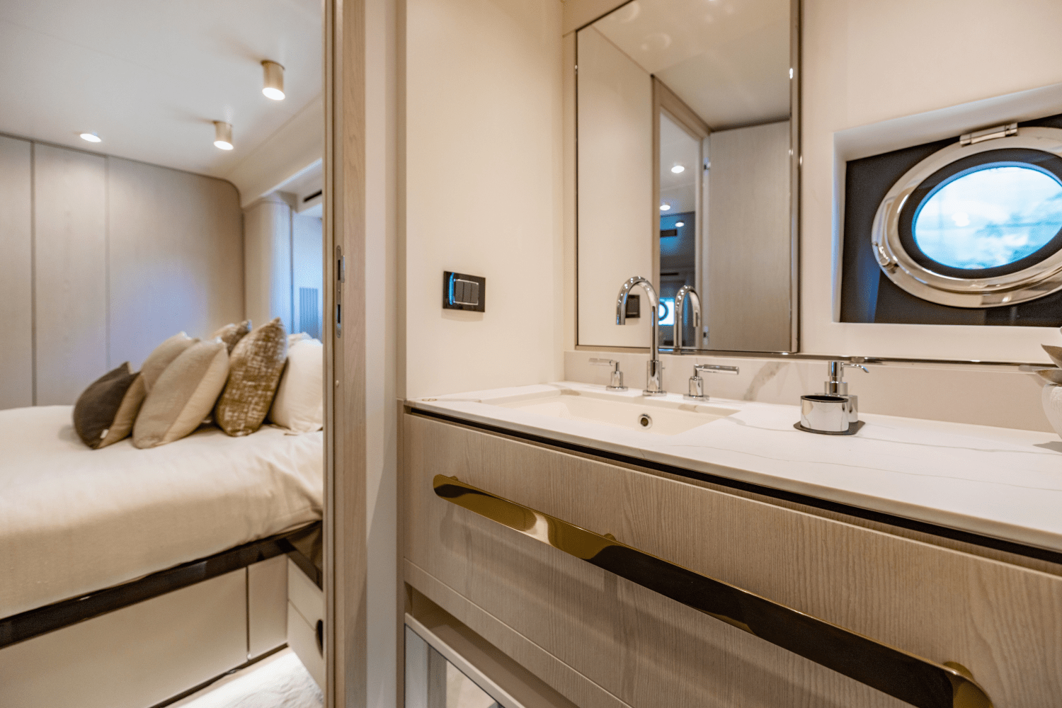 Slide: The Image of Azimut 78 FLY 2023 - 99