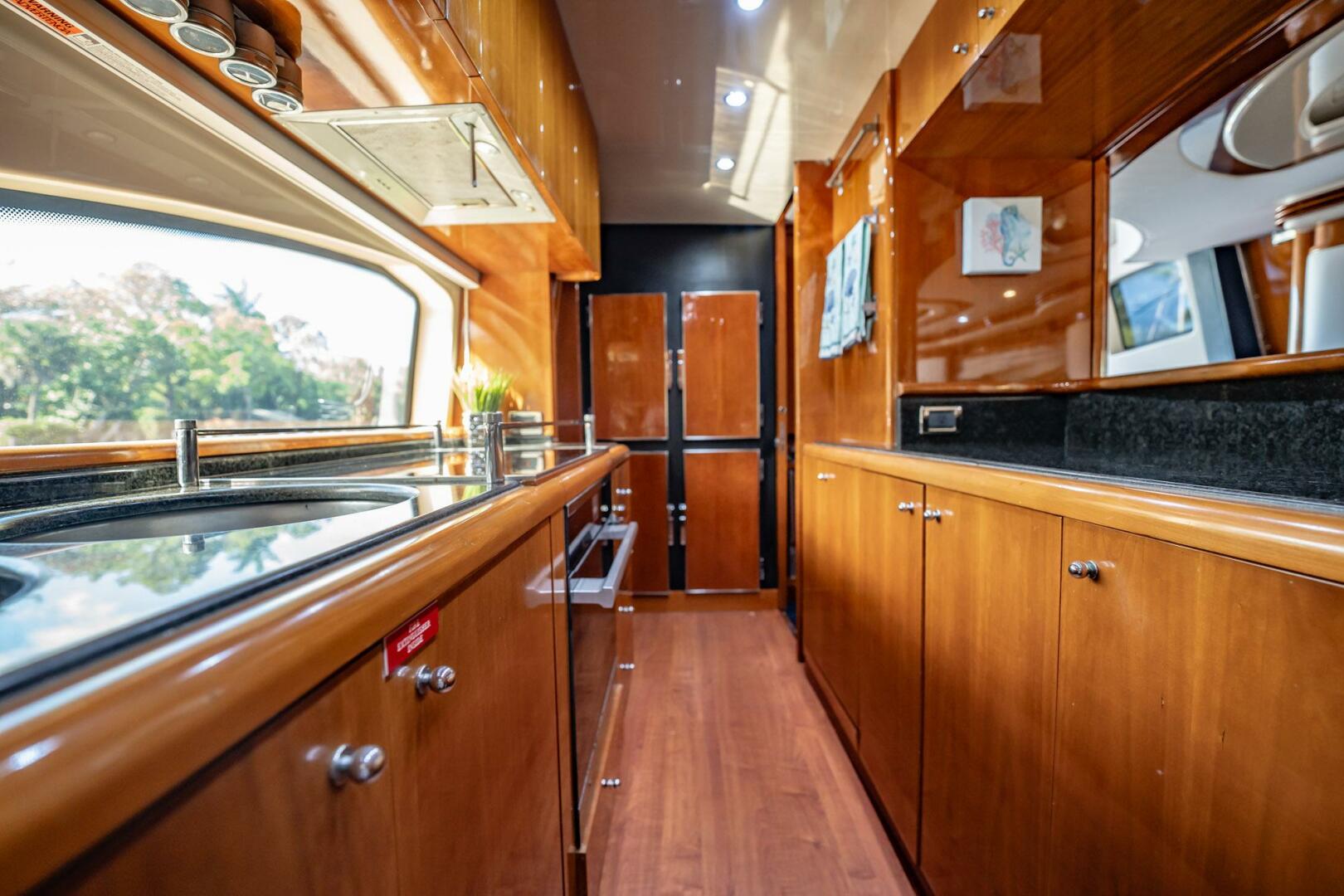 Slide: The Image of Azimut 80 Carat 2003 - 13