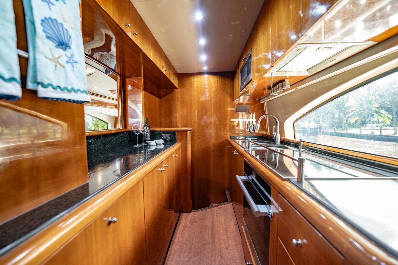 Slide: The Image of Azimut 80 Carat 2003 - 14