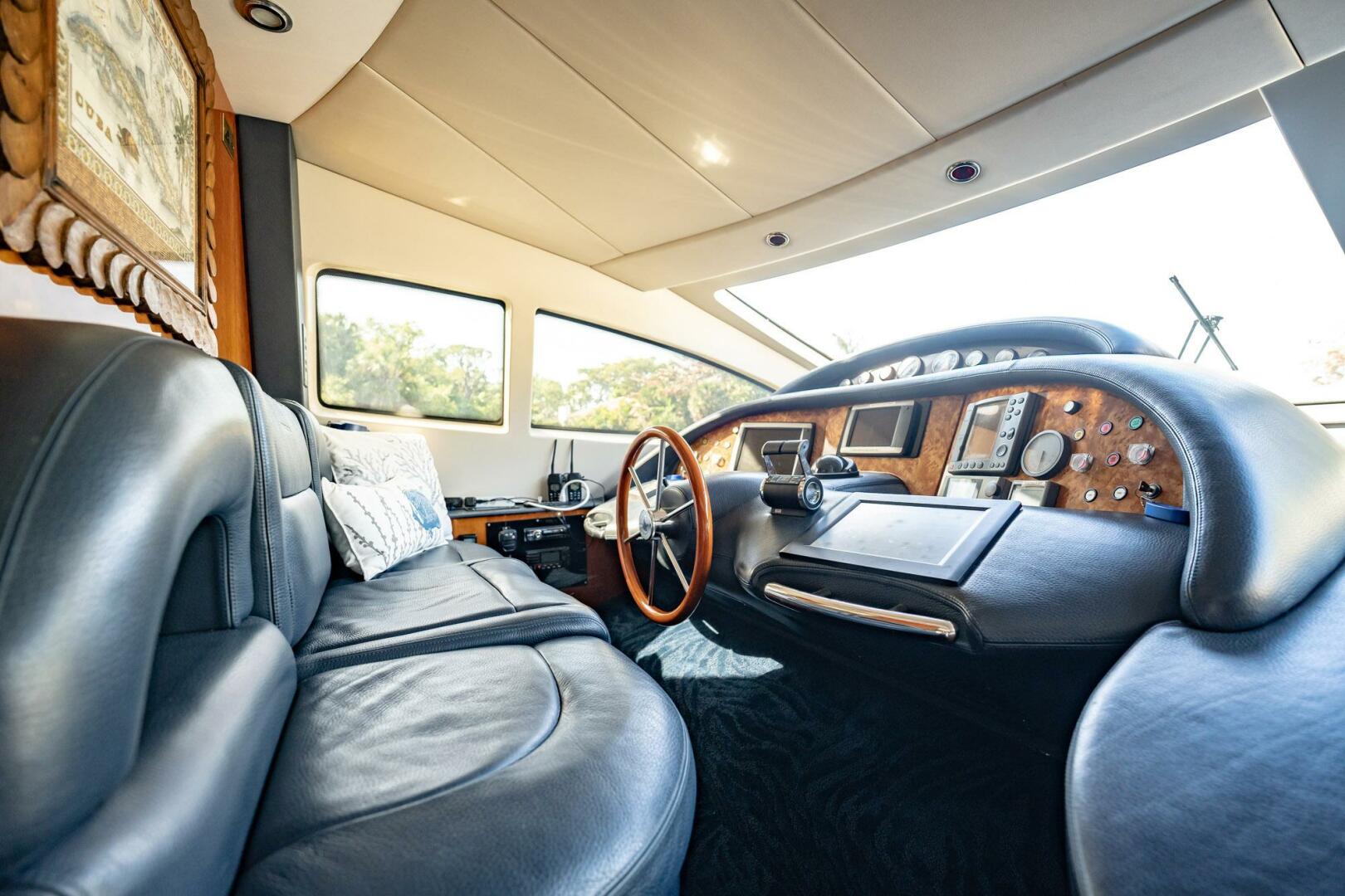 Slide: The Image of Azimut 80 Carat 2003 - 18
