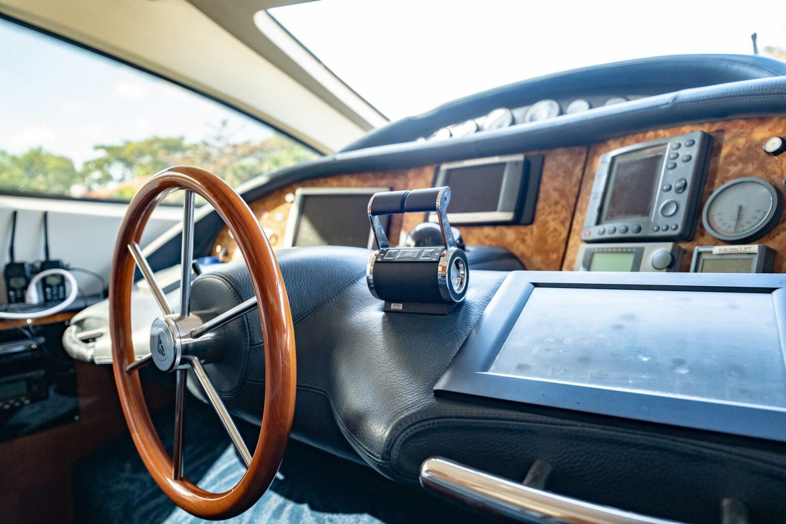 Slide: The Image of Azimut 80 Carat 2003 - 19