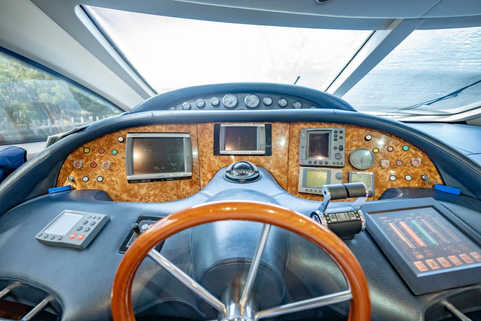 Slide: The Image of Azimut 80 Carat 2003 - 20