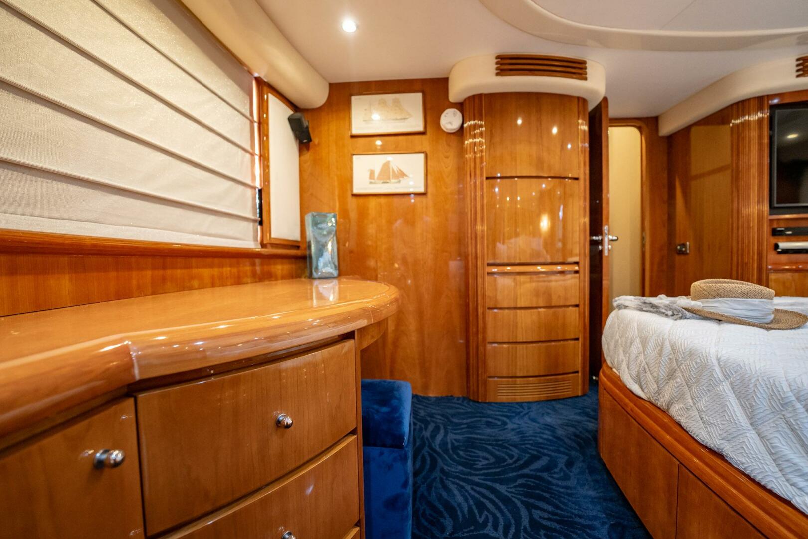 Slide: The Image of Azimut 80 Carat 2003 - 23