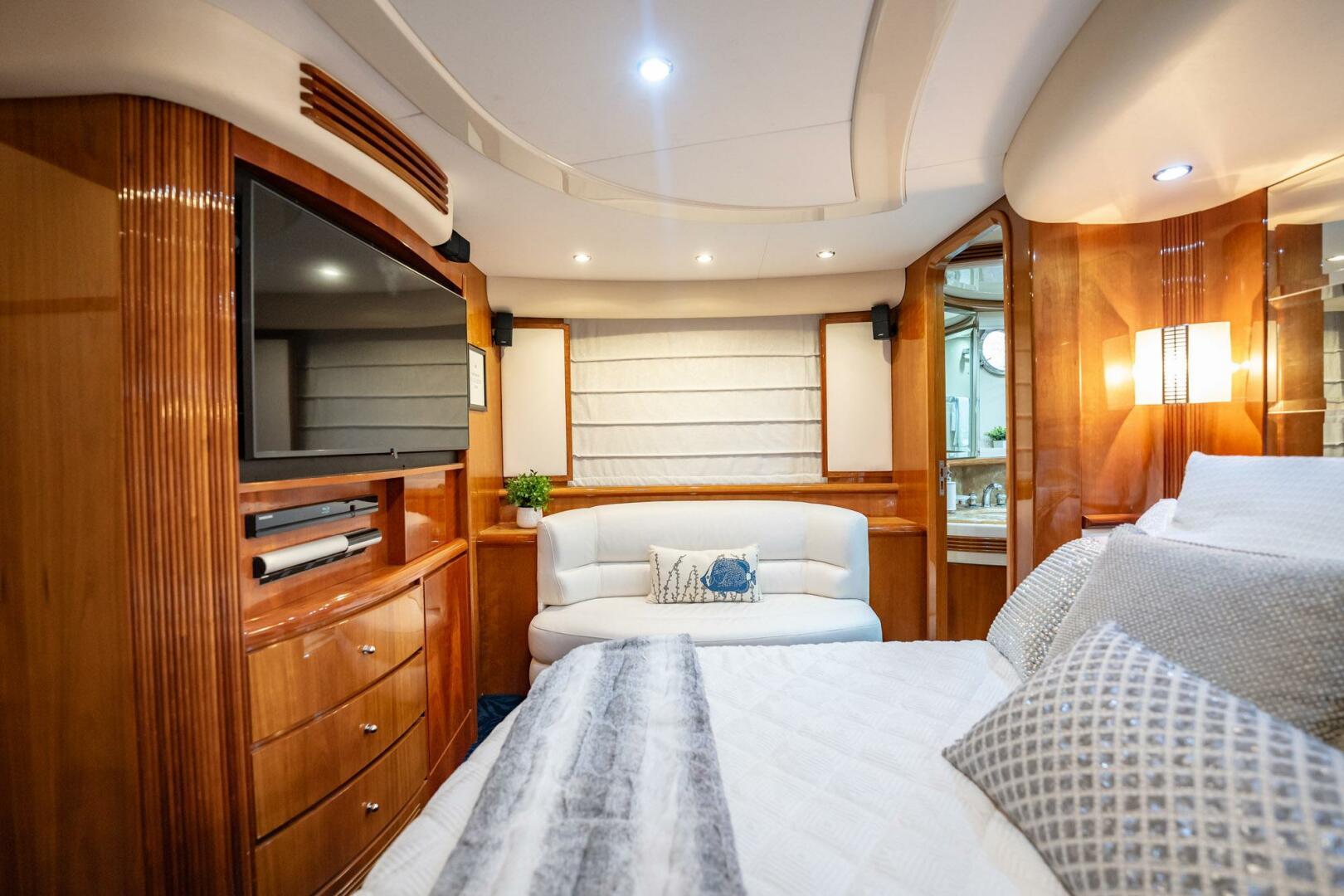 Slide: The Image of Azimut 80 Carat 2003 - 24