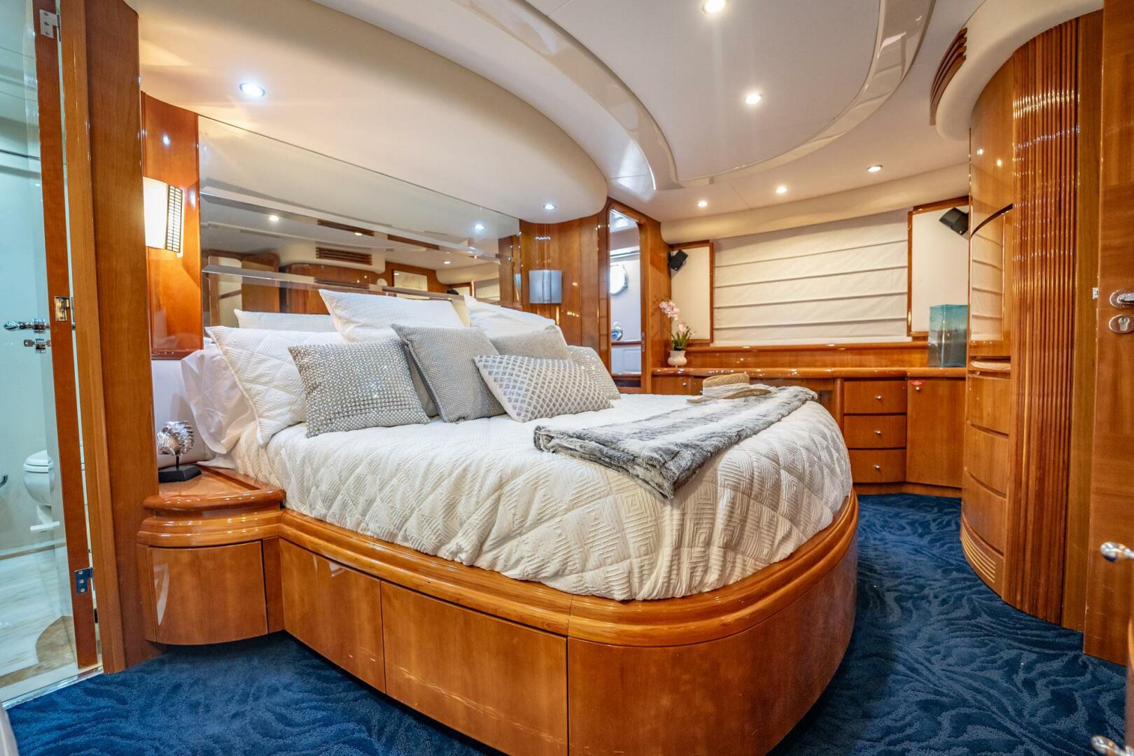 Slide: The Image of Azimut 80 Carat 2003 - 26