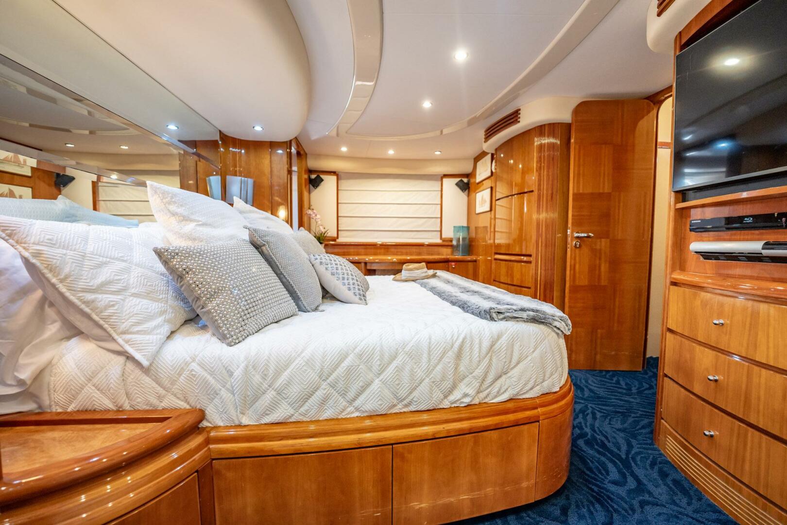 Slide: The Image of Azimut 80 Carat 2003 - 27