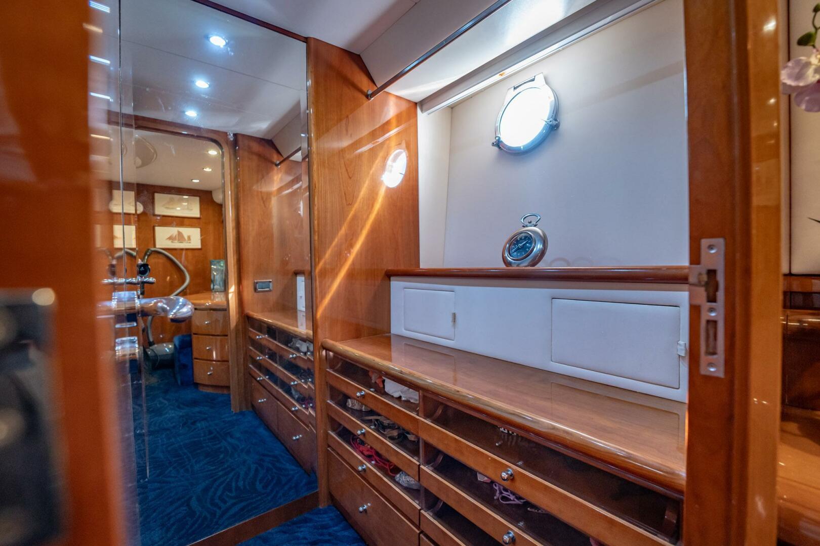 Slide: The Image of Azimut 80 Carat 2003 - 29