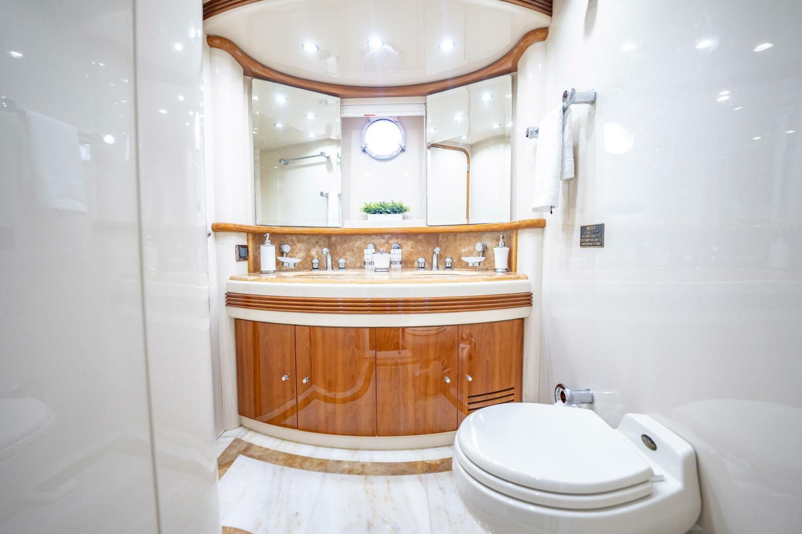 Slide: The Image of Azimut 80 Carat 2003 - 30