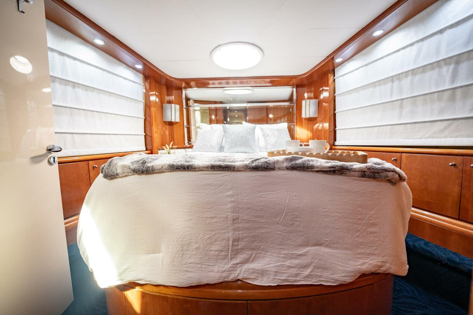 Slide: The Image of Azimut 80 Carat 2003 - 33