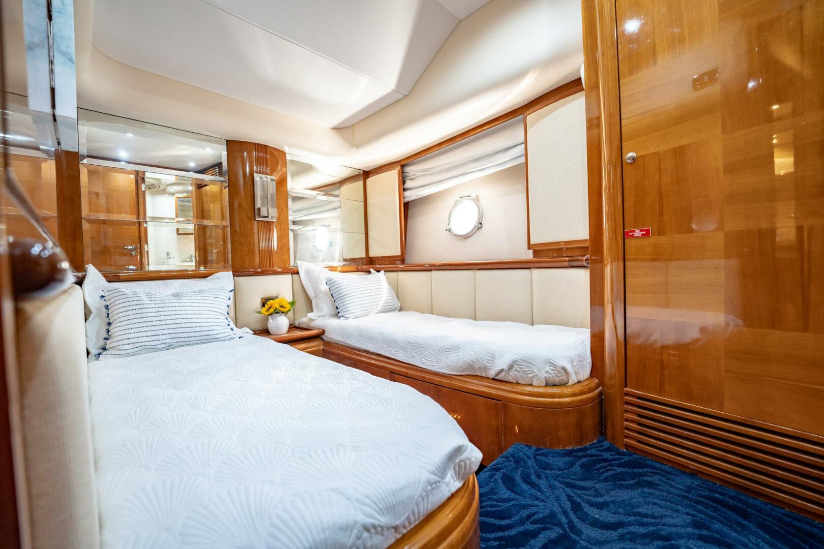 Slide: The Image of Azimut 80 Carat 2003 - 38