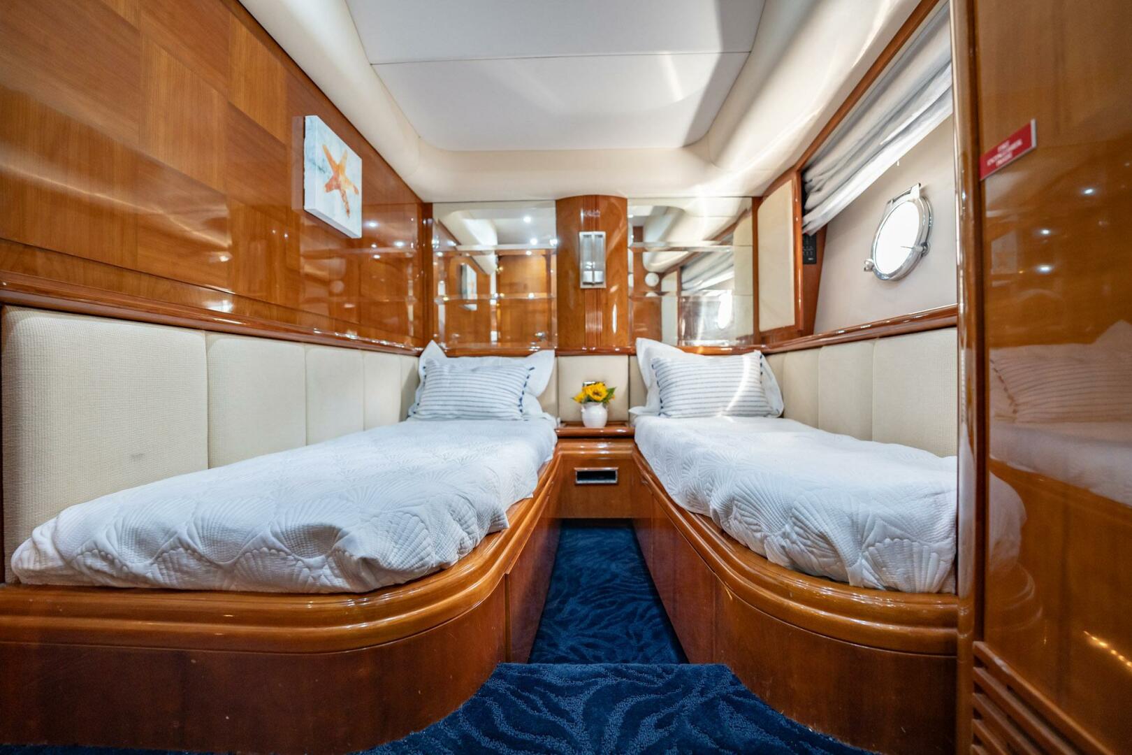 Slide: The Image of Azimut 80 Carat 2003 - 39