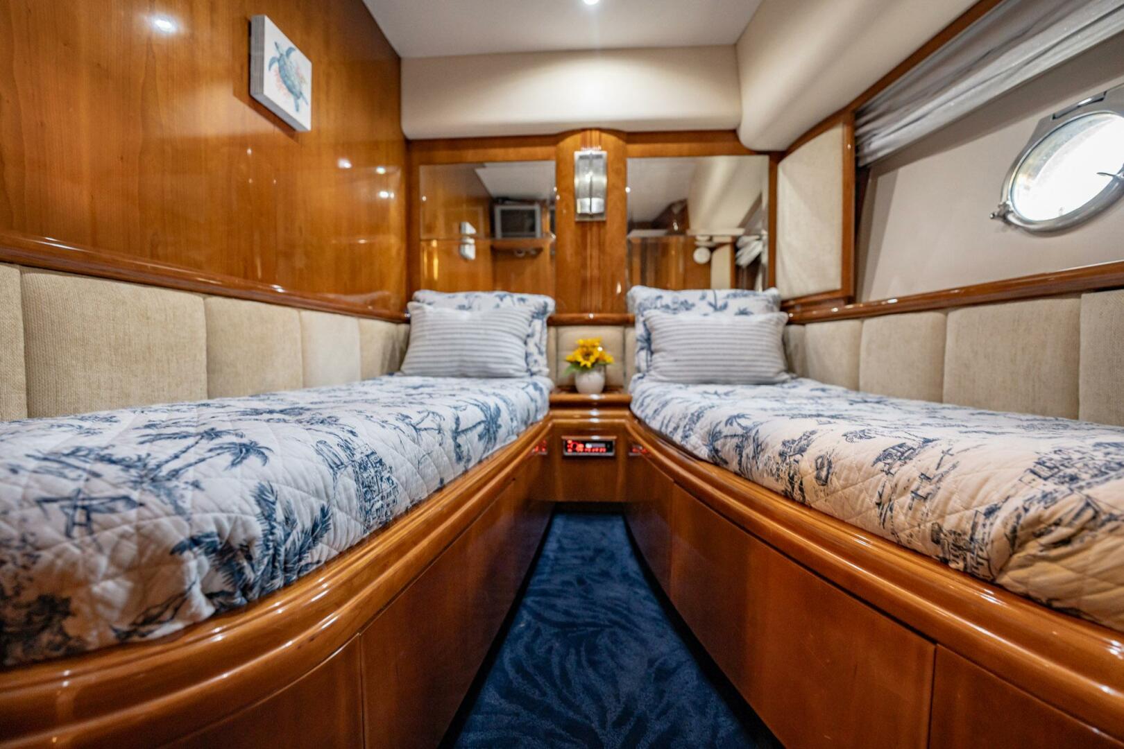 Slide: The Image of Azimut 80 Carat 2003 - 41